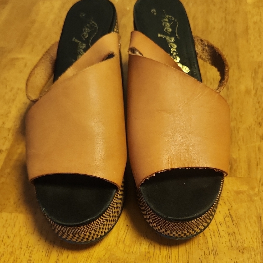 Free People Tan Platform Sandals - Picture 5 of 12